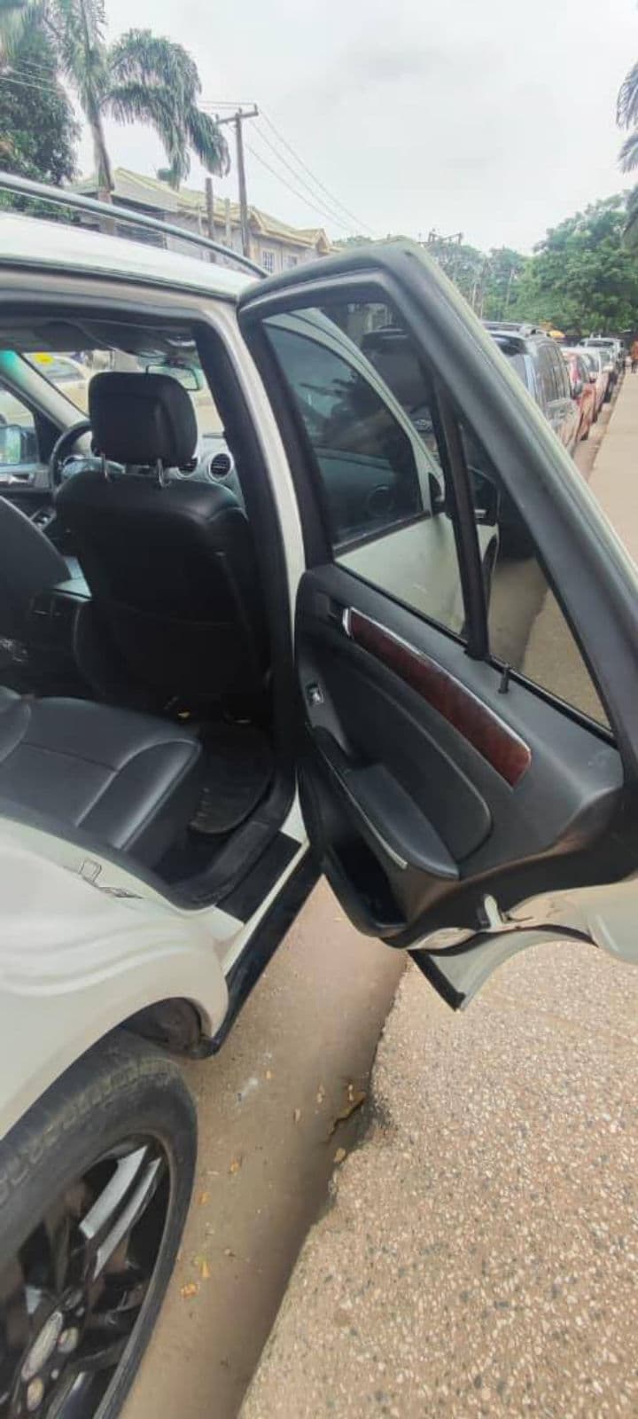 2010 Mercedes-Benz M Class SUV — photo 5 of 7