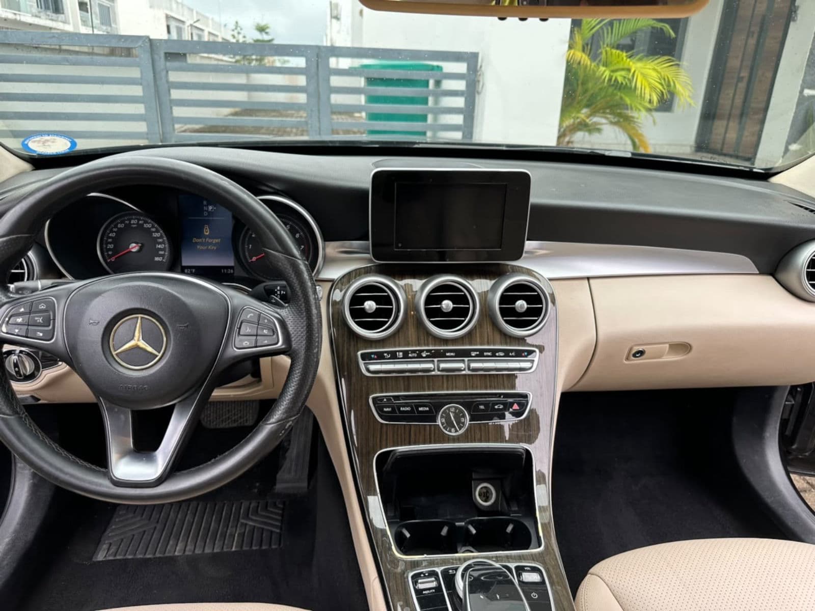 2015 Mercedes-Benz C Class Sedan — photo 2 of 10