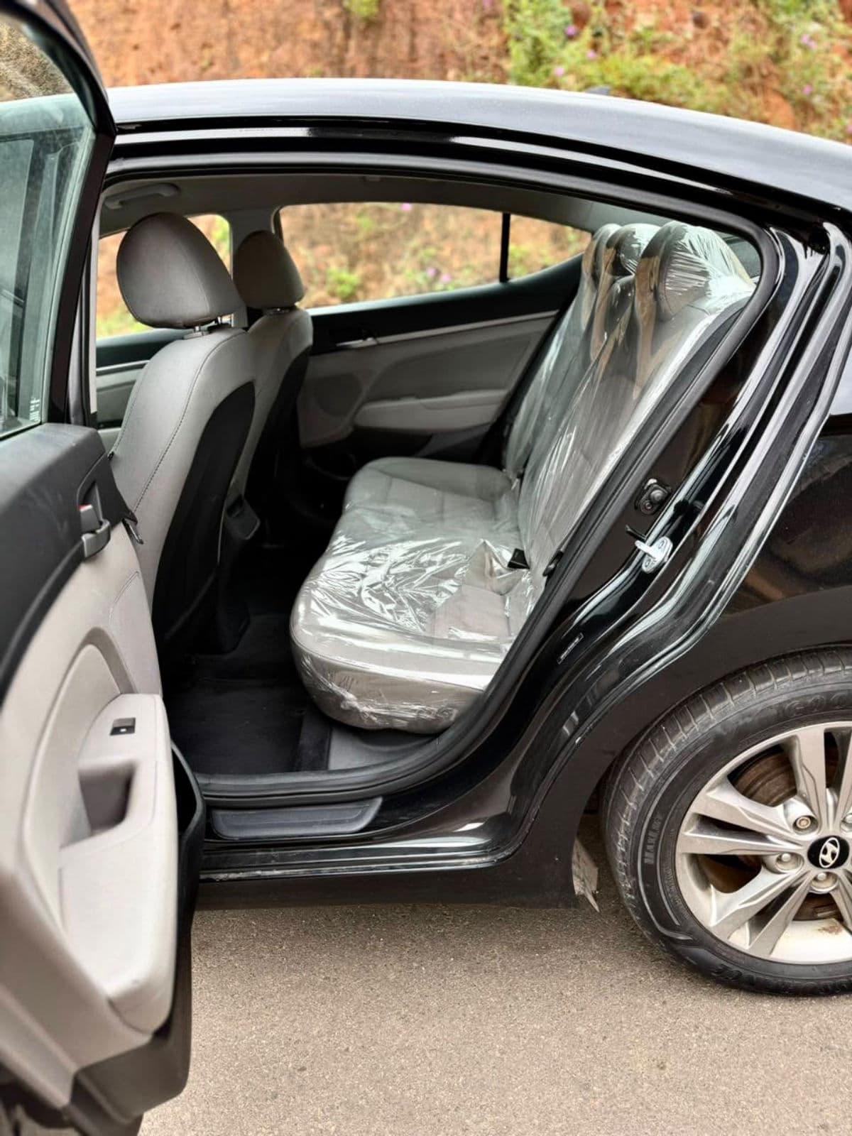 2016 Hyundai Elantra Sedan — photo 4 of 6