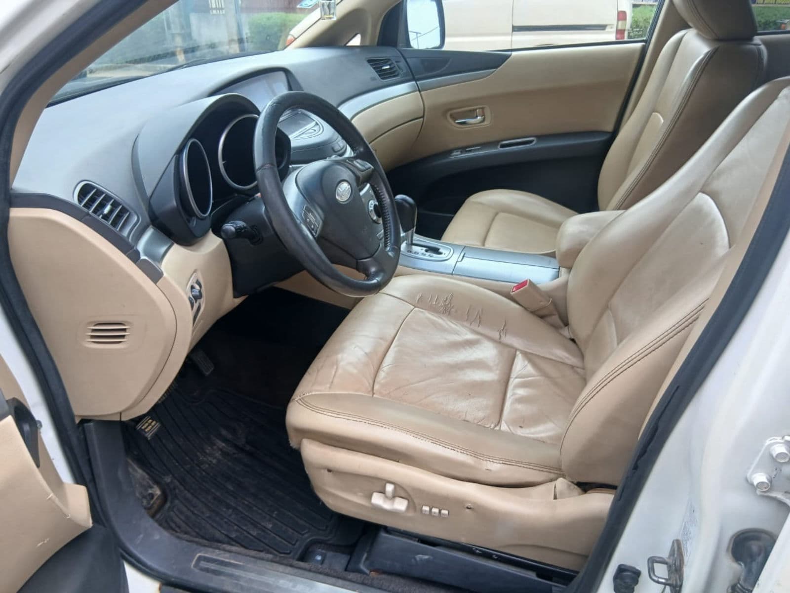 2009 Subaru Tribeca SUV — photo 3 of 10