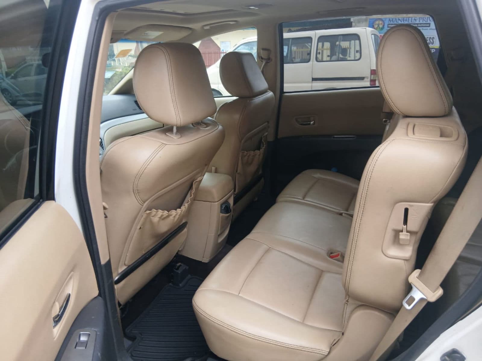2009 Subaru Tribeca SUV — photo 4 of 10