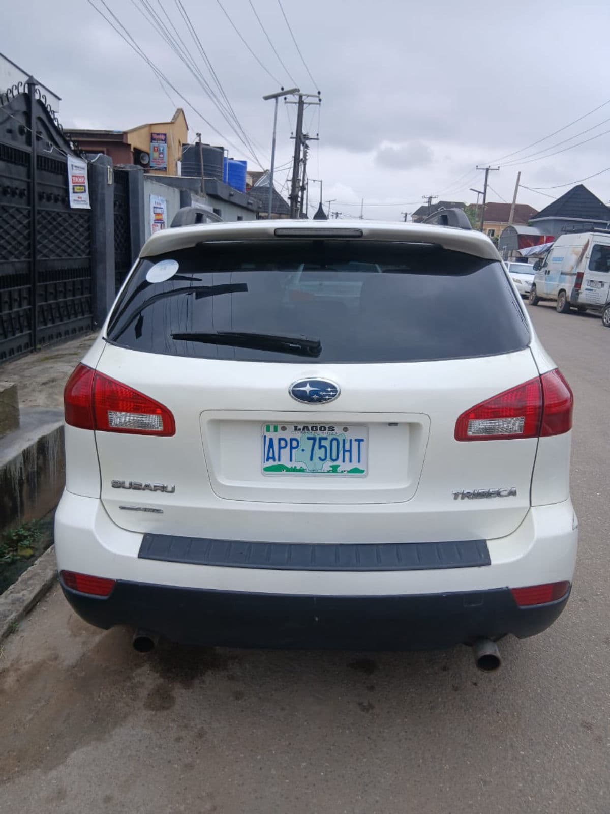 2009 Subaru Tribeca SUV — photo 8 of 10