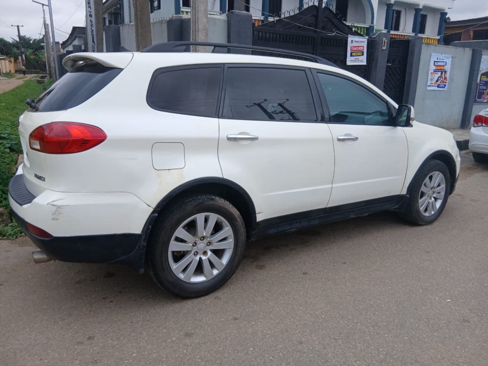 2009 Subaru Tribeca SUV — photo 9 of 10