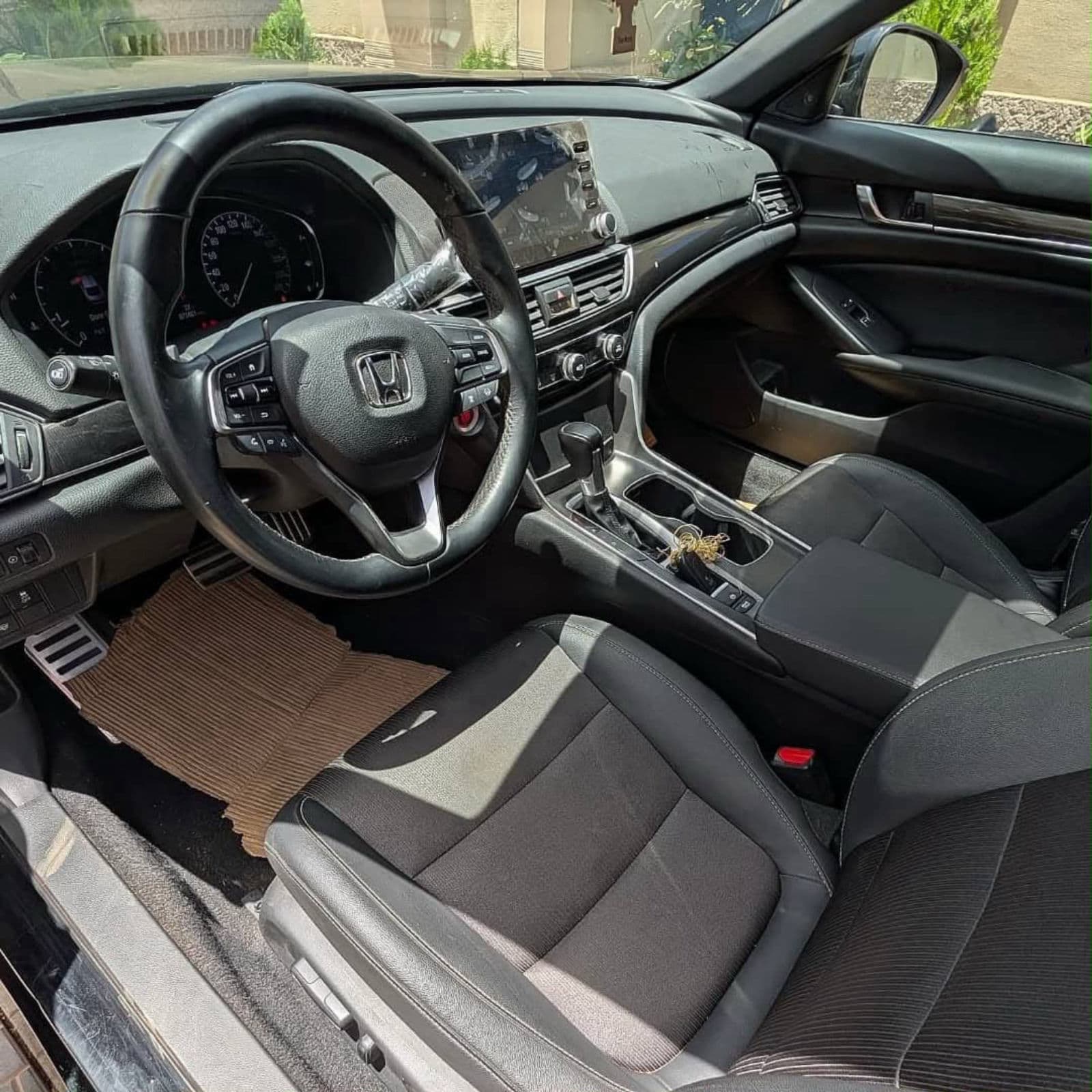 2019 Honda Accord Sedan — photo 3 of 9