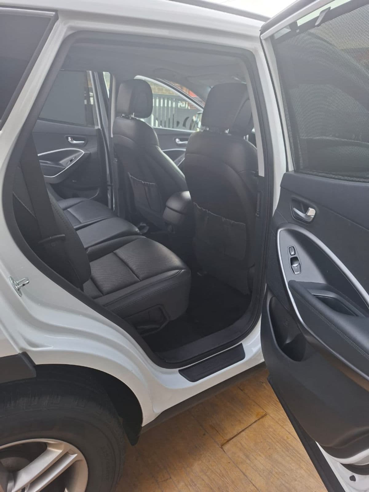 2017 Hyundai Santa-fe SUV — photo 5 of 10