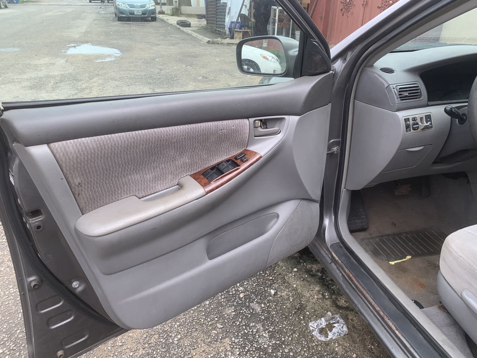 2006 Toyota Corolla Sedan — photo 2 of 12