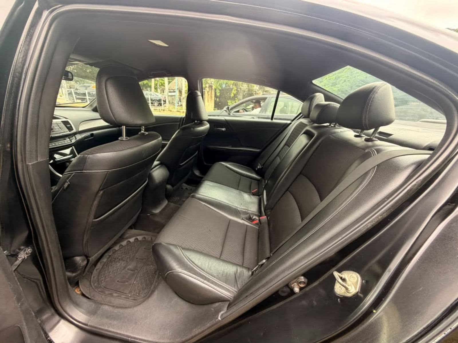 2016 Honda Accord Sedan — photo 5 of 8