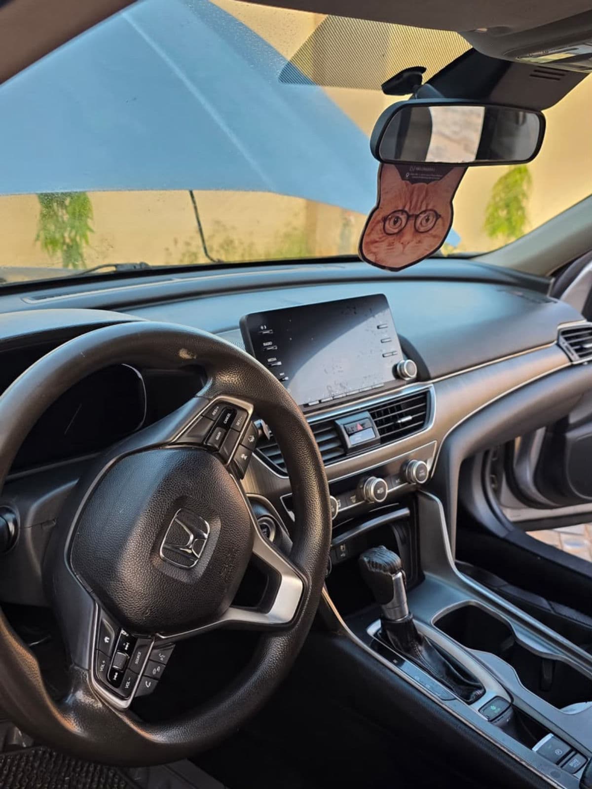 2019 Honda Accord Sedan — photo 2 of 8