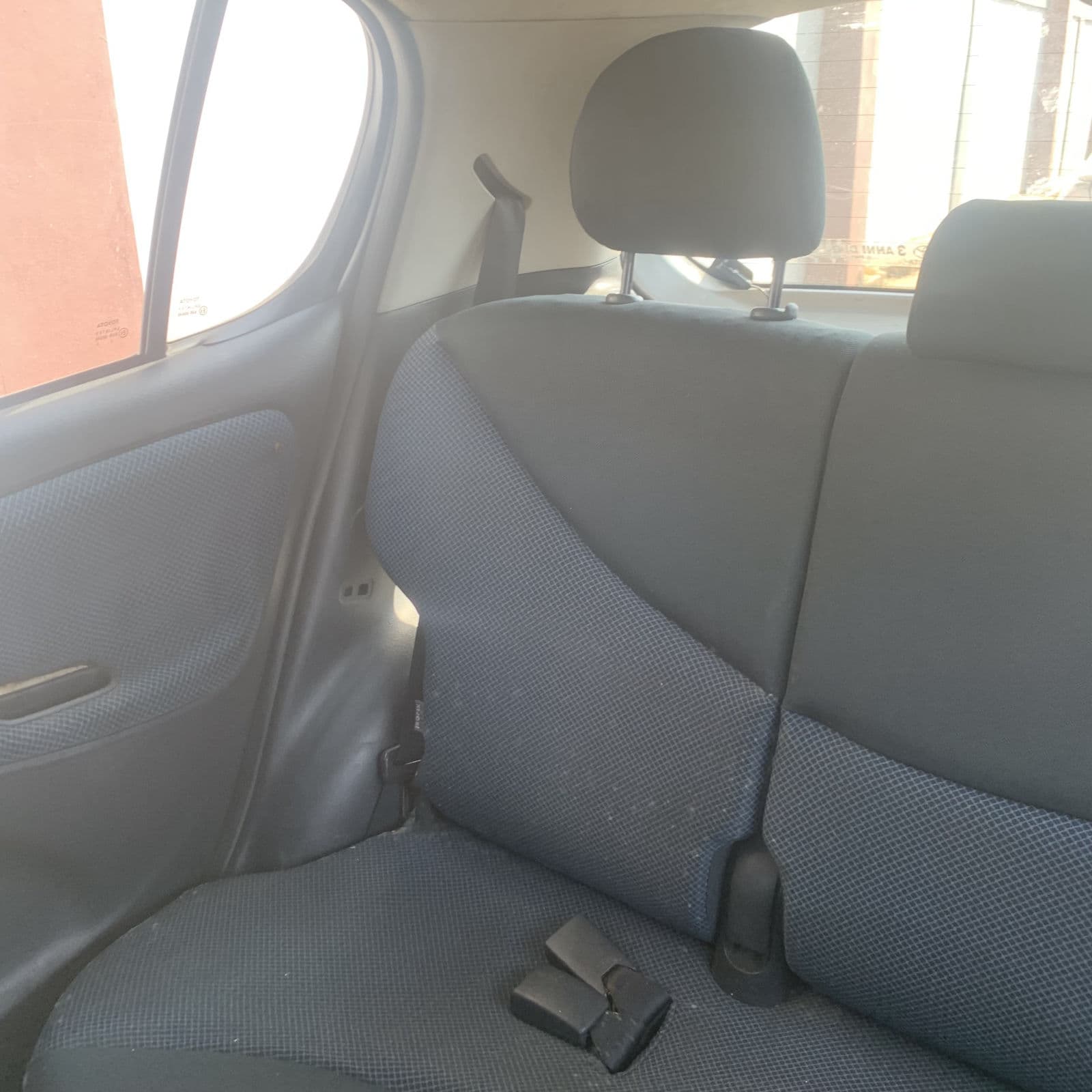 2005 Toyota Yaris Sedan — photo 5 of 11