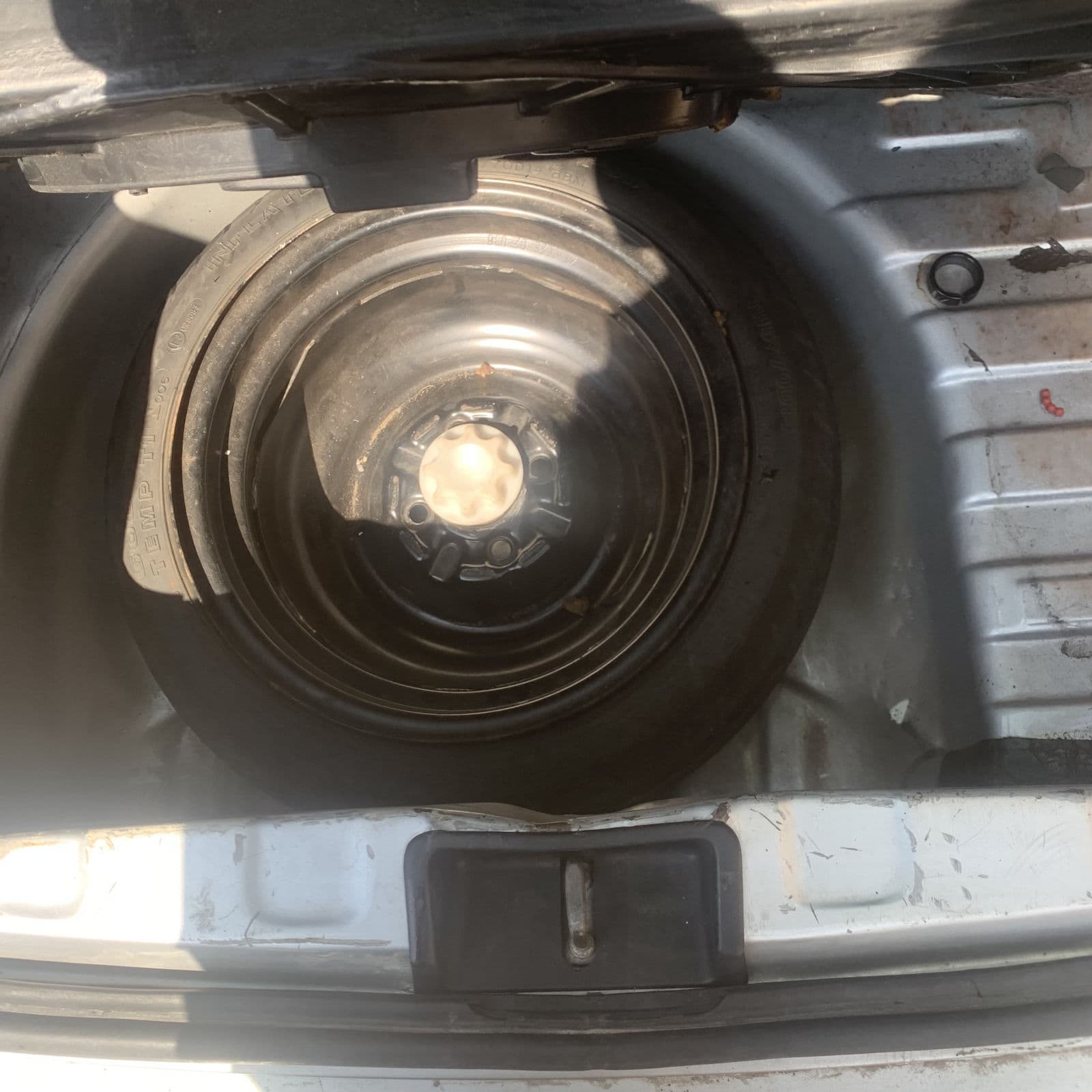 2005 Toyota Yaris Sedan — photo 10 of 11