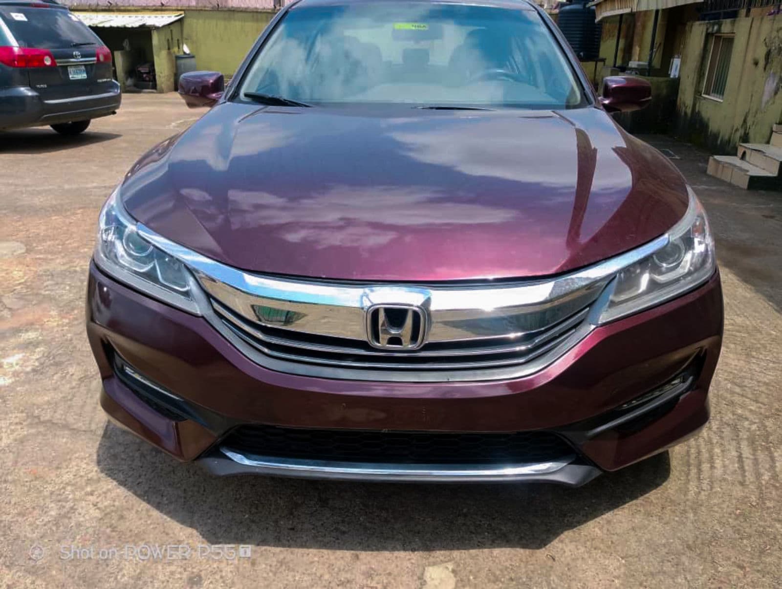 2017 Honda Accord Sedan — photo 2 of 10
