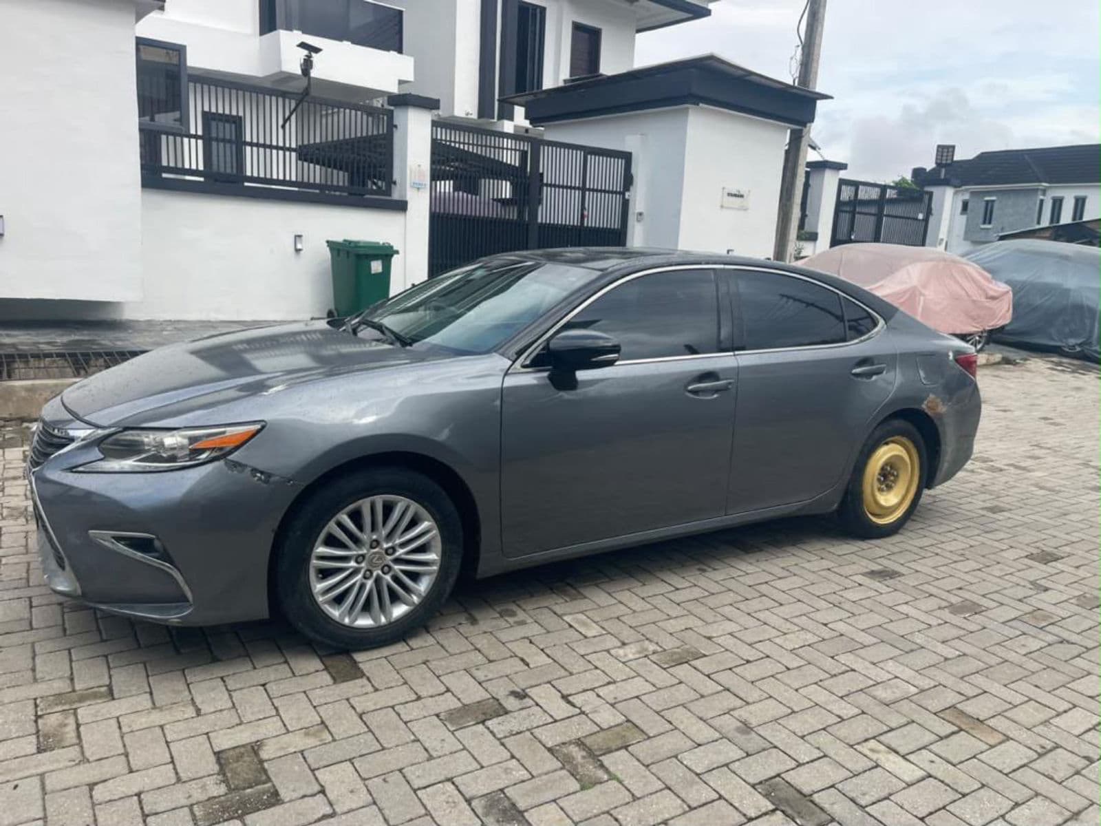 2014 Lexus Es 350 Sedan — photo 7 of 9