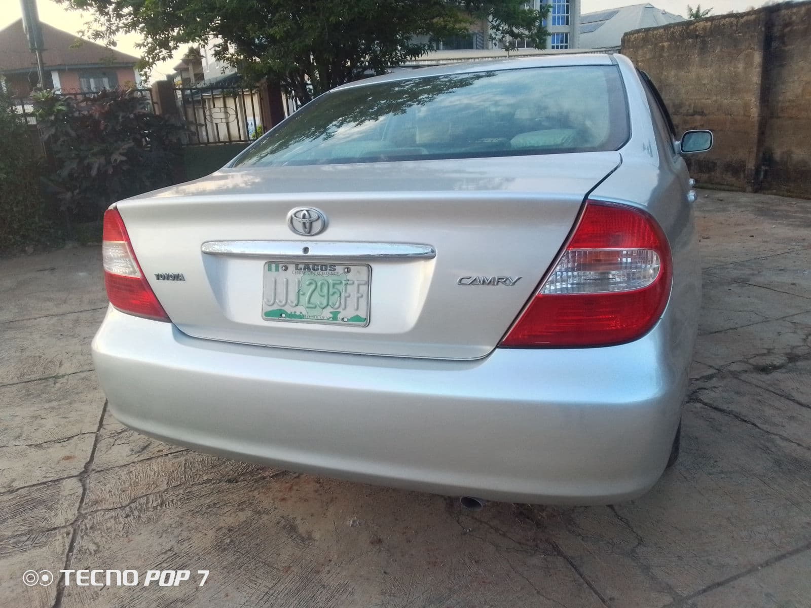 2004 Toyota Camry Sedan — photo 2 of 9