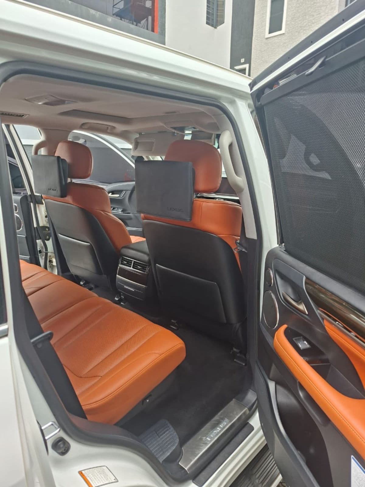 2020 Lexus LX SUV — photo 4 of 11