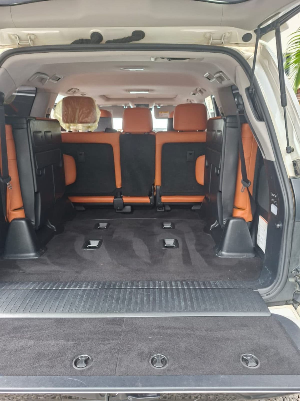 2020 Lexus LX SUV — photo 5 of 11