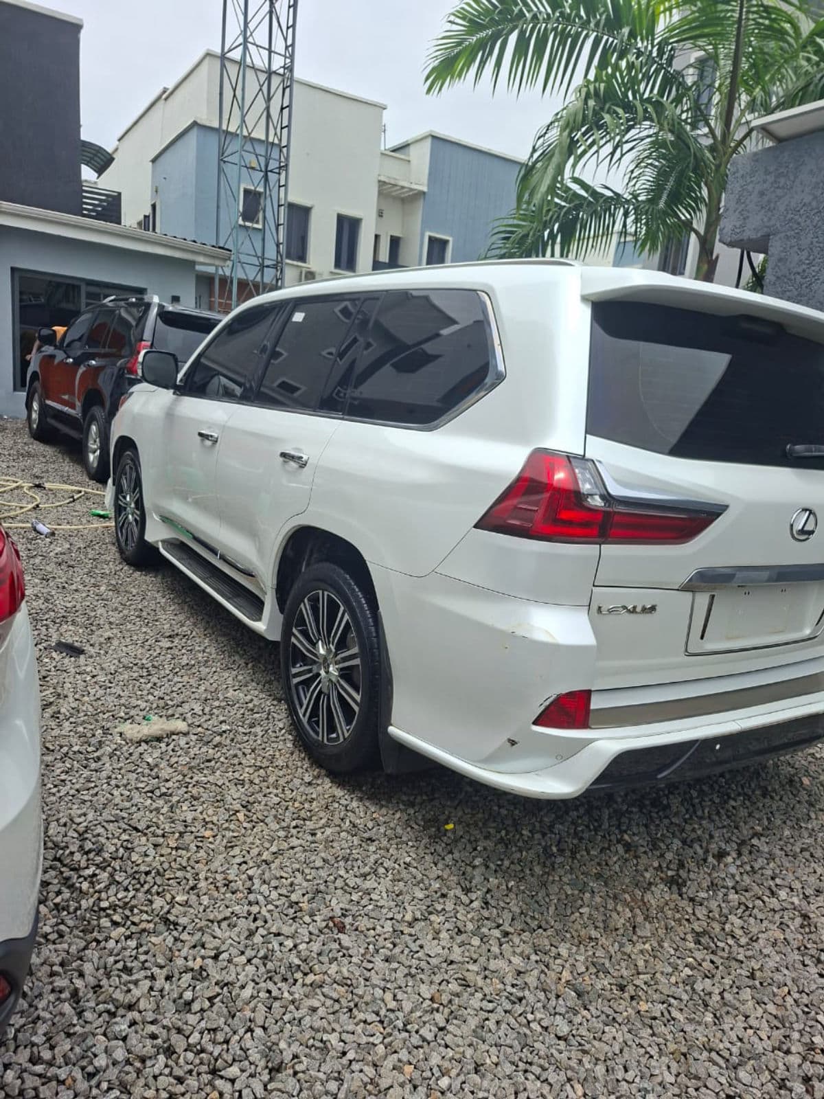 2020 Lexus LX SUV — photo 9 of 11