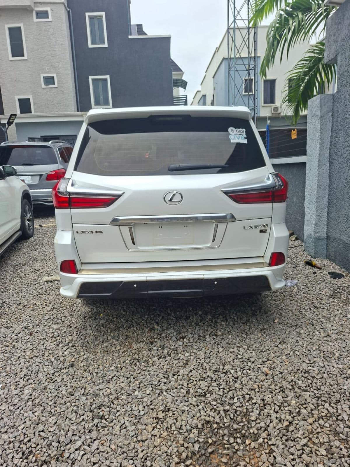 2020 Lexus LX SUV — photo 10 of 11