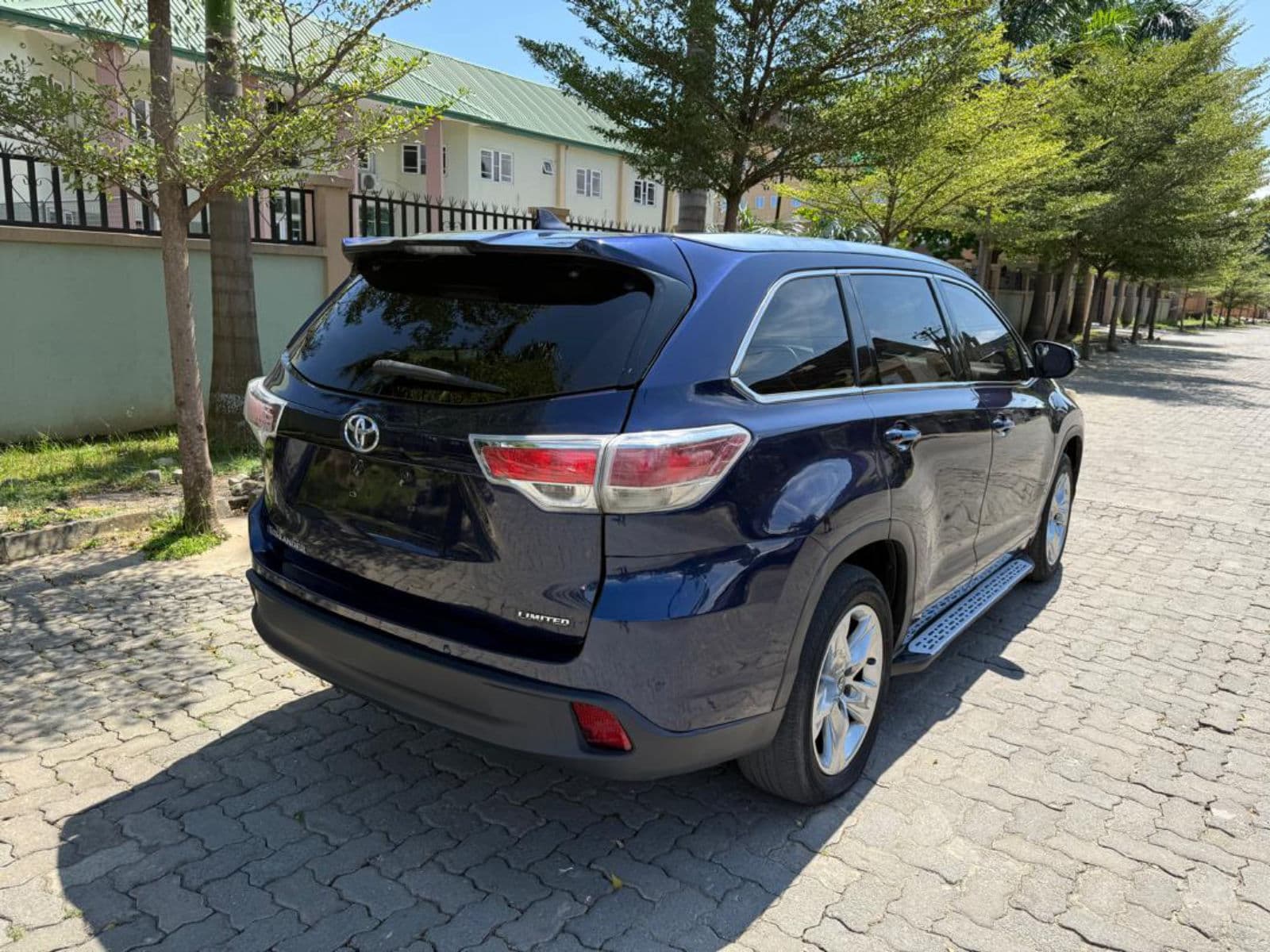 2016 Toyota Highlander SUV — photo 3 of 11