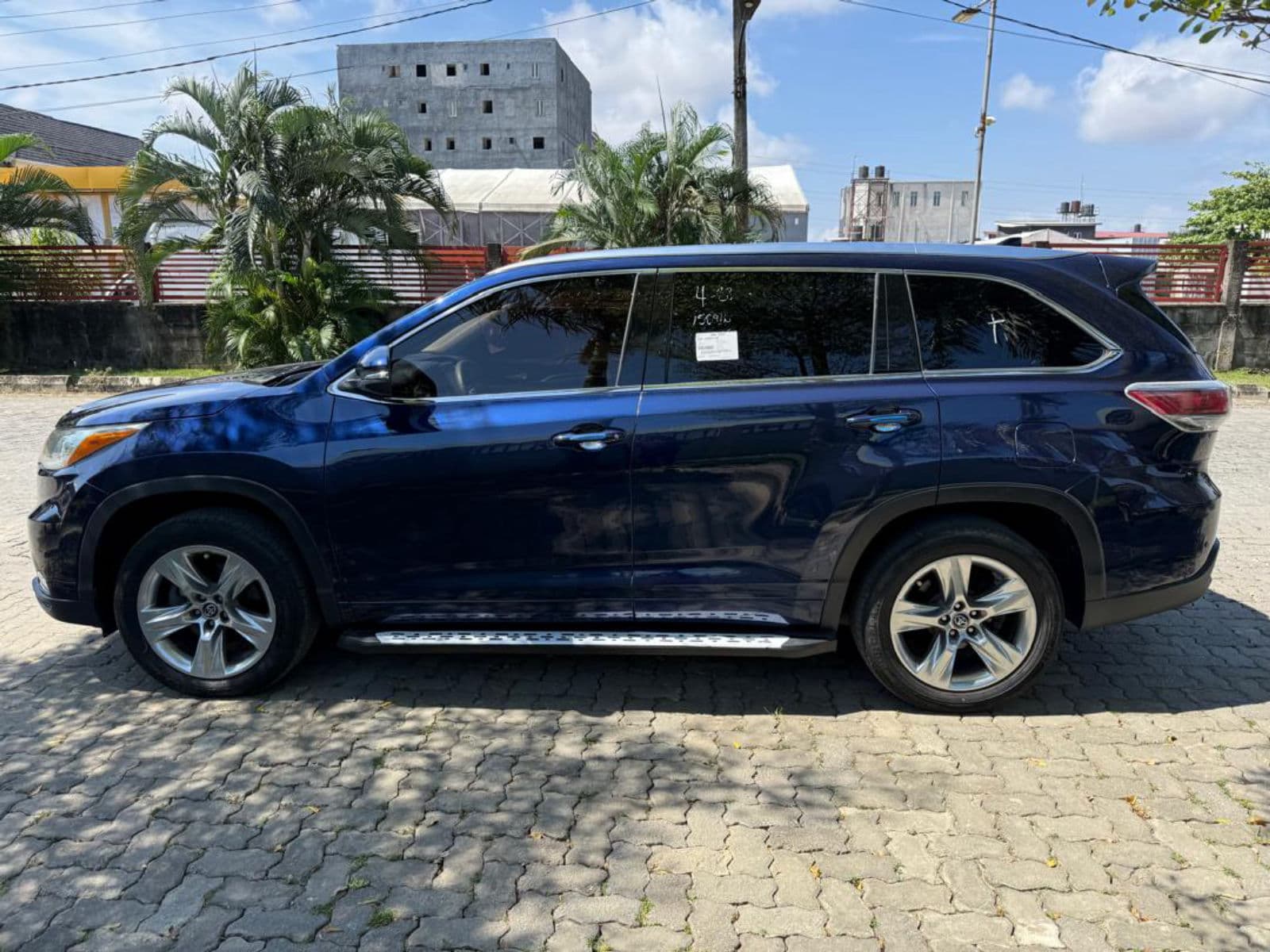 2016 Toyota Highlander SUV — photo 4 of 11