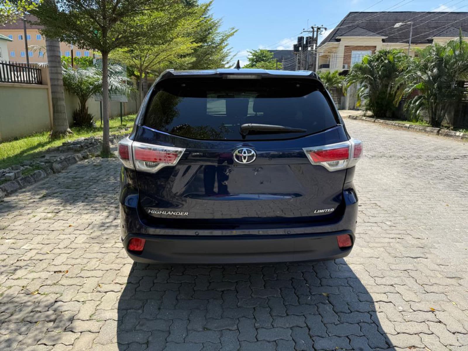 2016 Toyota Highlander SUV — photo 6 of 11