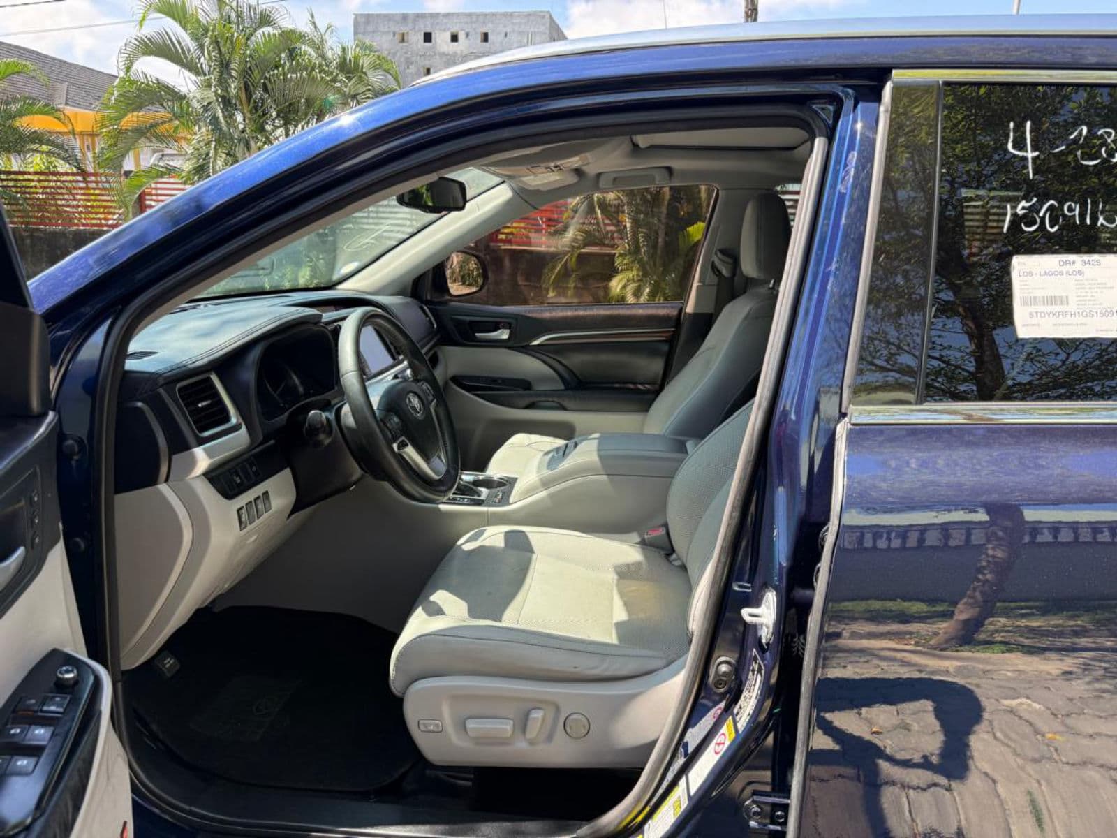 2016 Toyota Highlander SUV — photo 8 of 11