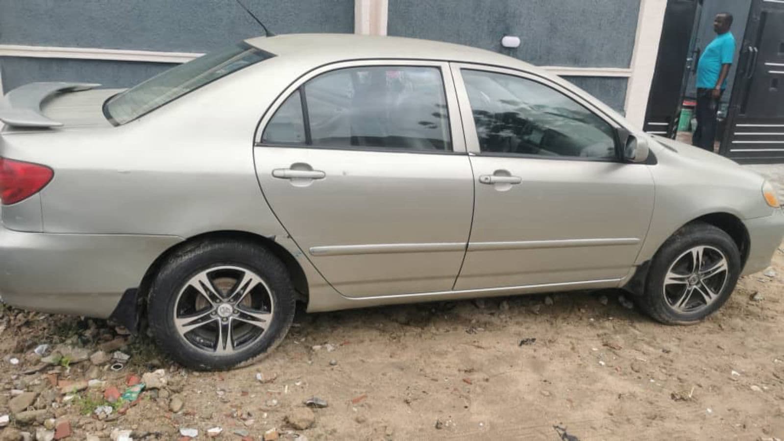 2005 Toyota Corolla Quest Sedan — photo 2 of 4