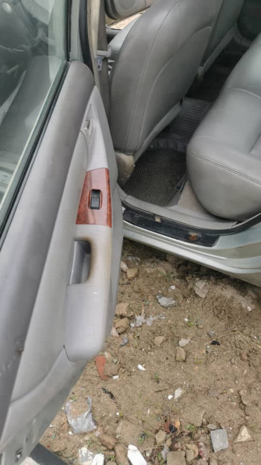2005 Toyota Corolla Quest Sedan — photo 3 of 4