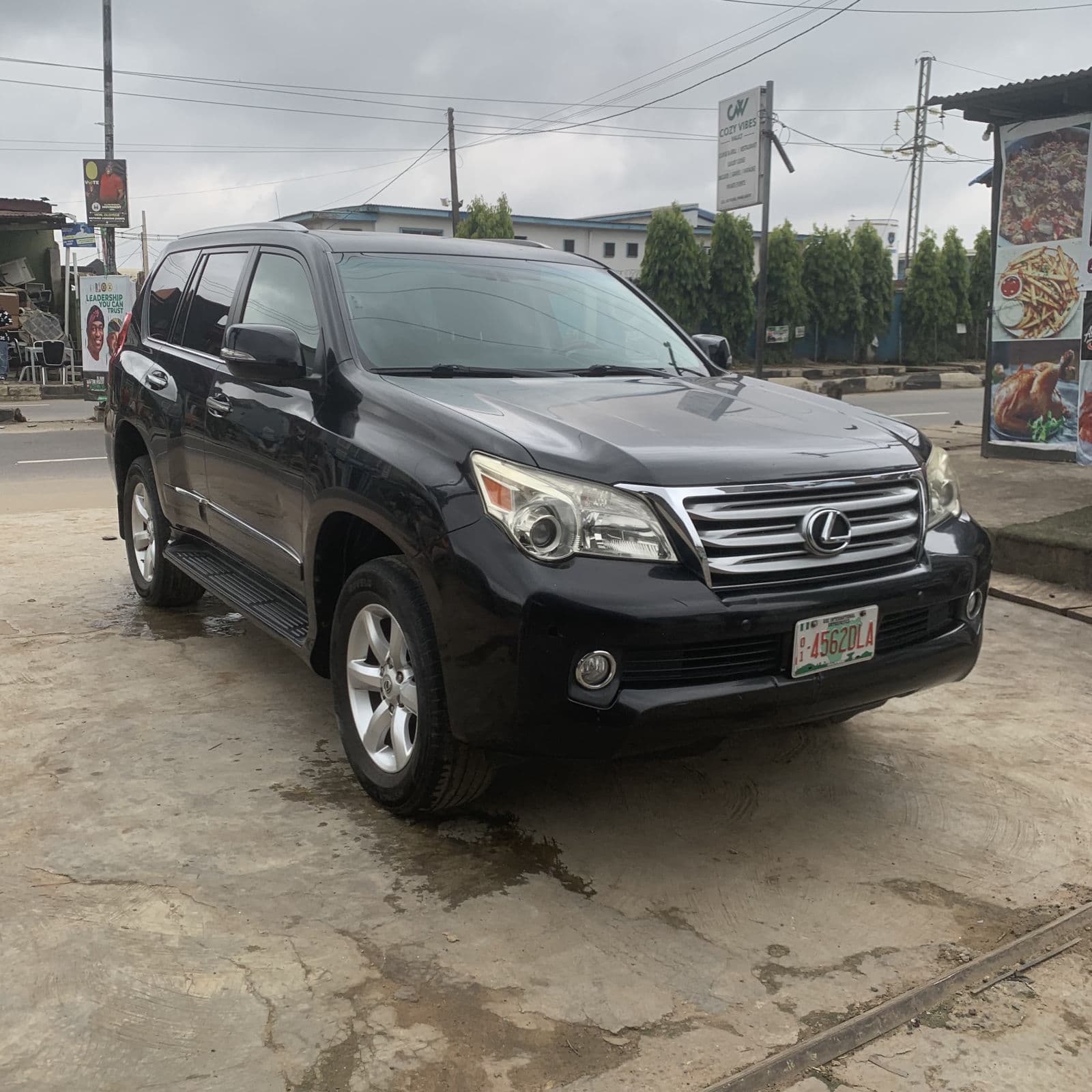 2012 Lexus GX SUV — photo 2 of 10