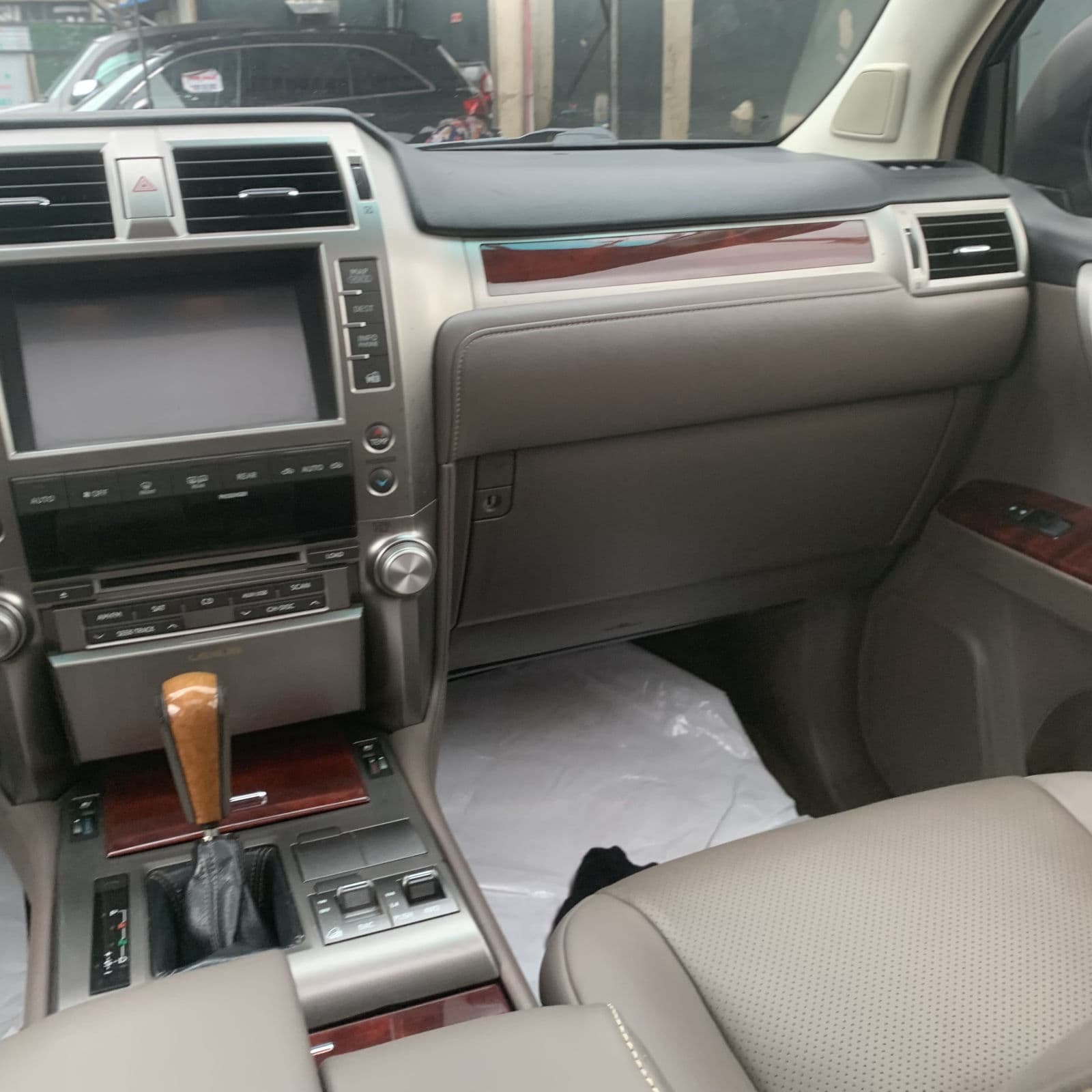 2012 Lexus GX SUV — photo 4 of 10