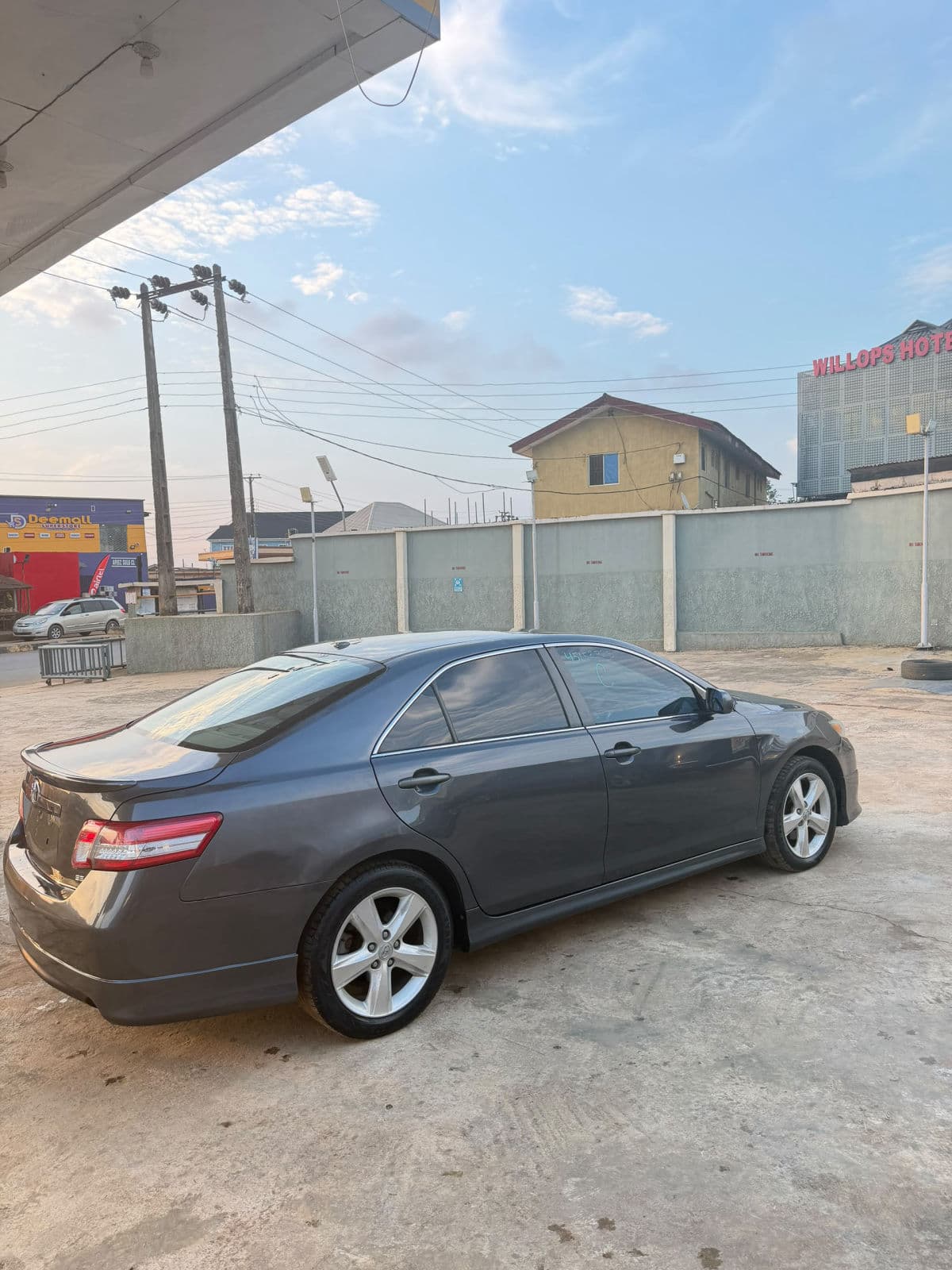 2011 Toyota Camry Sedan — photo 9 of 10