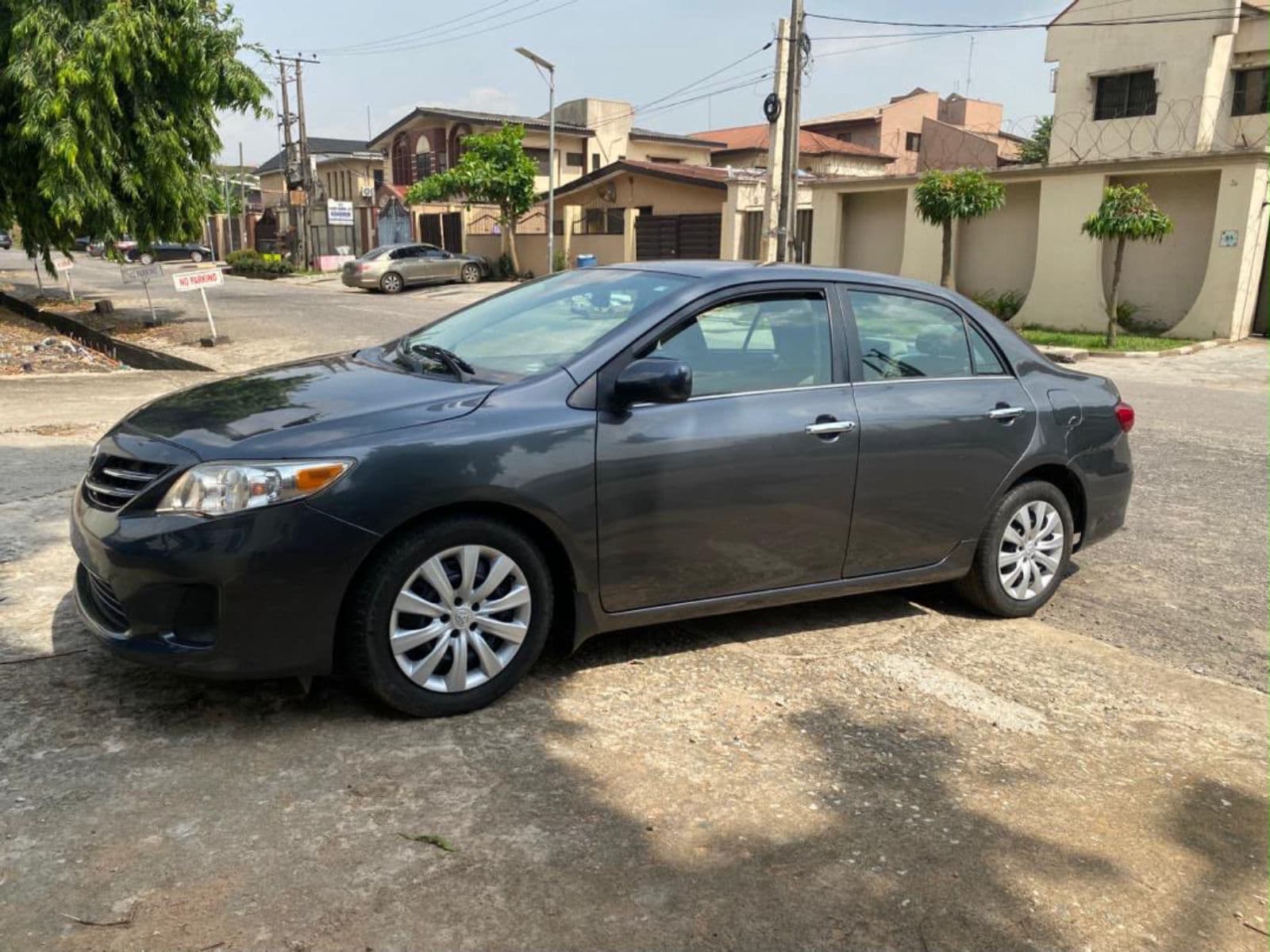2013 Toyota Corolla Sedan — photo 5 of 11