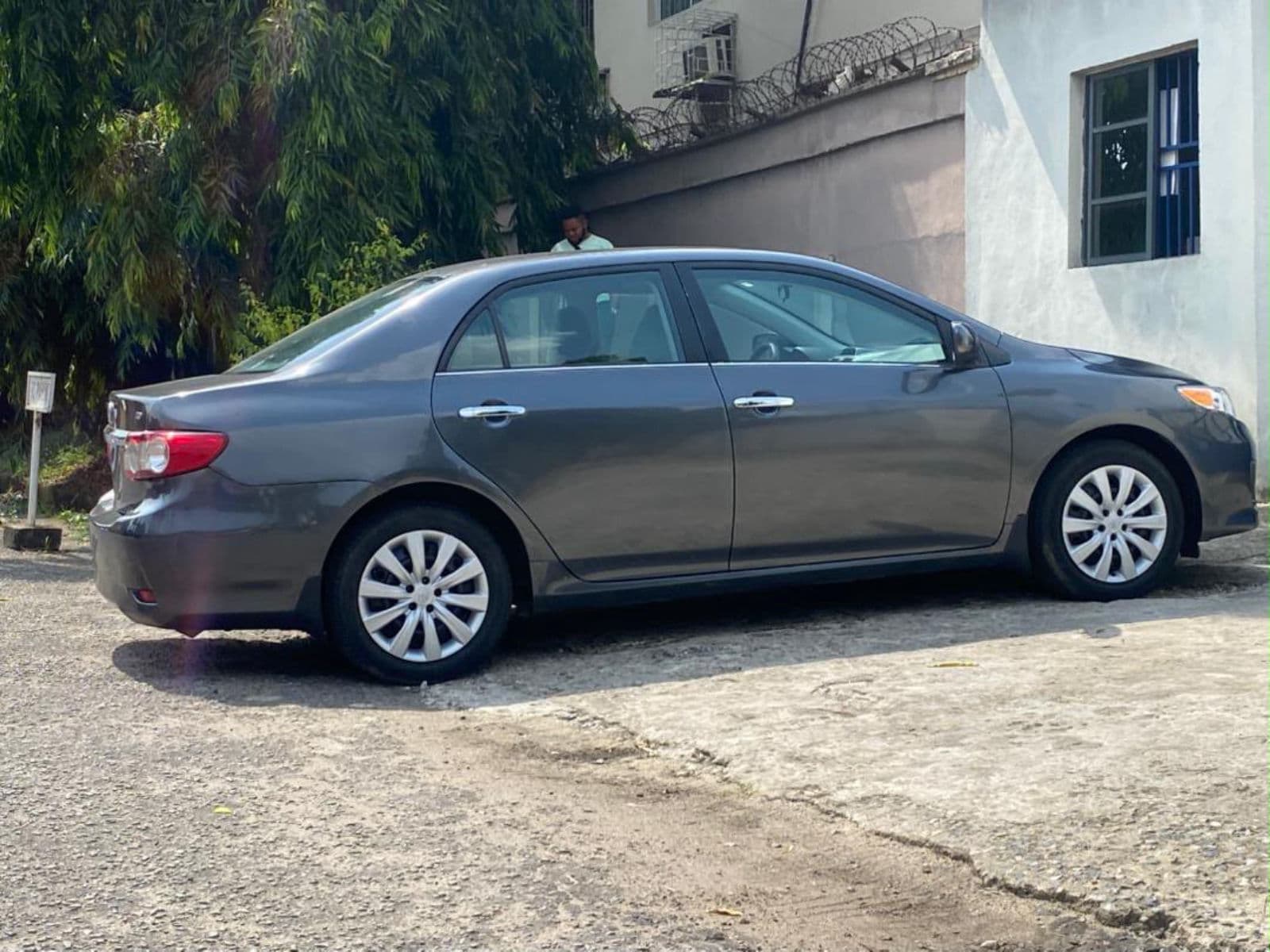 2013 Toyota Corolla Sedan — photo 7 of 11