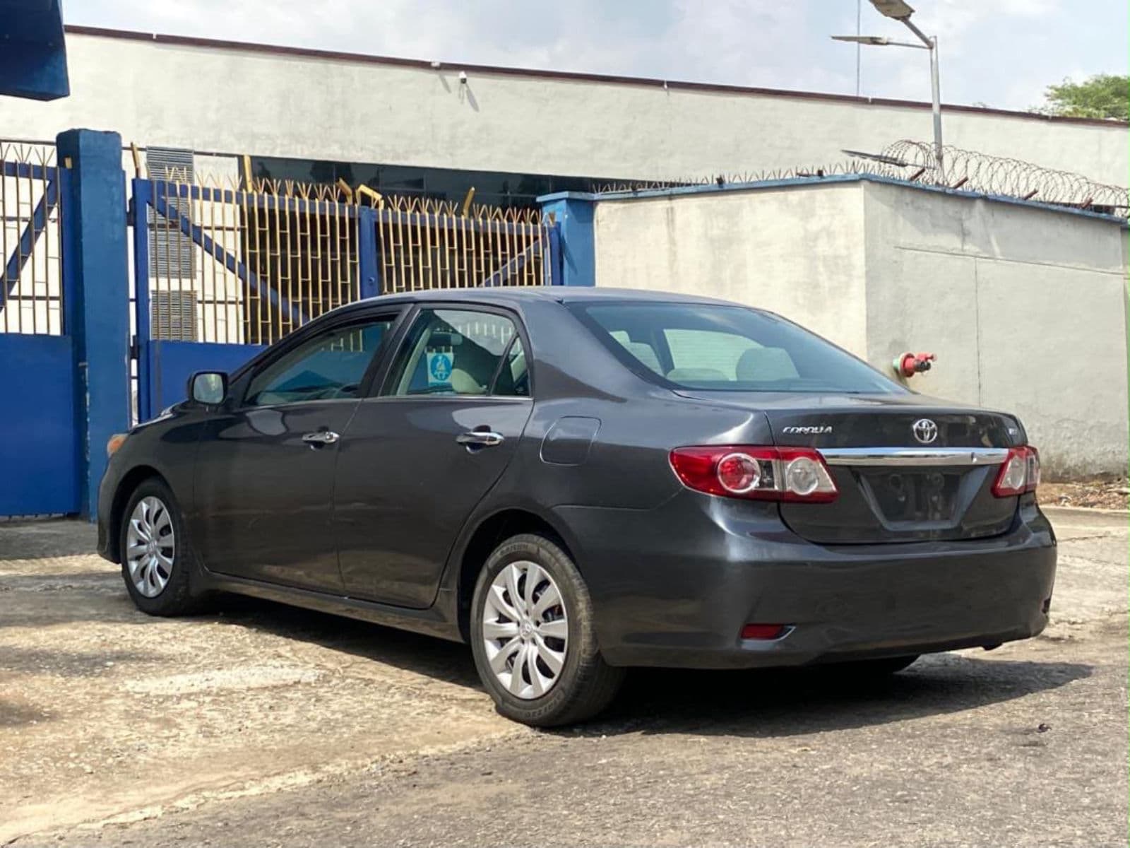 2013 Toyota Corolla Sedan — photo 8 of 11