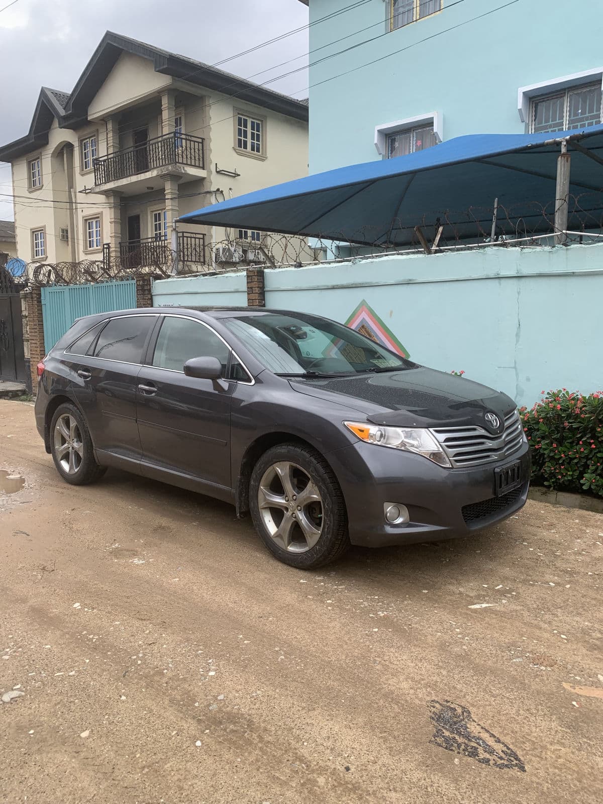 2010 Toyota Venza SUV — photo 2 of 12