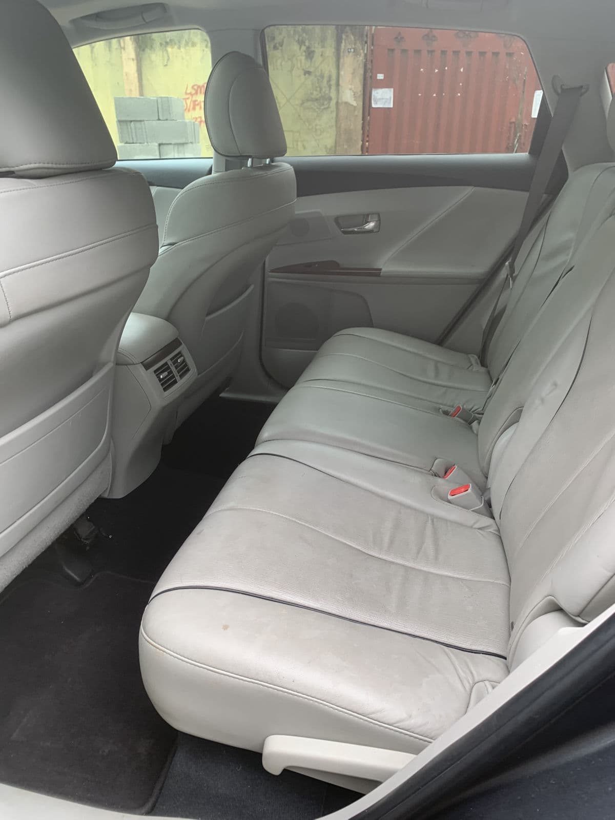 2010 Toyota Venza SUV — photo 8 of 12