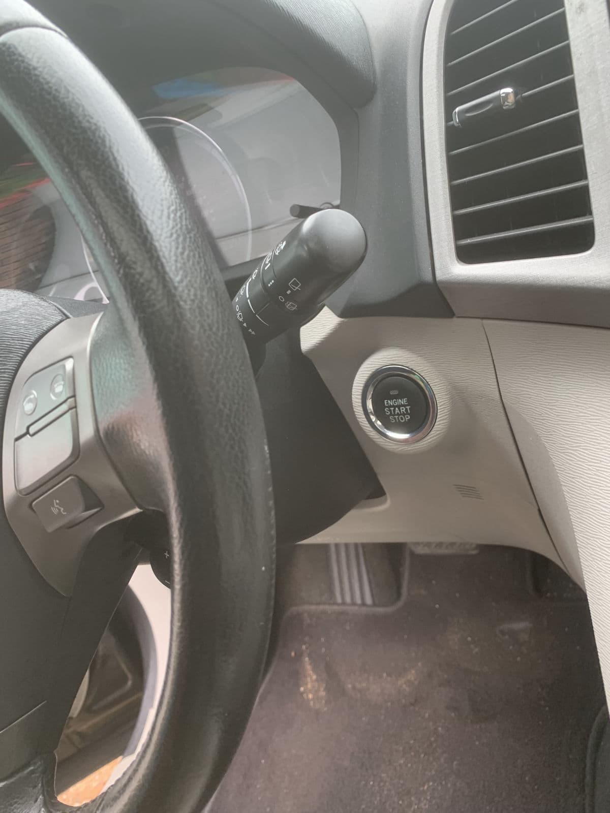 2010 Toyota Venza SUV — photo 9 of 12