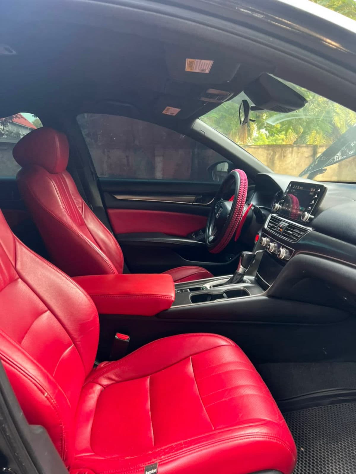 2019 Honda Accord Sedan — photo 5 of 8