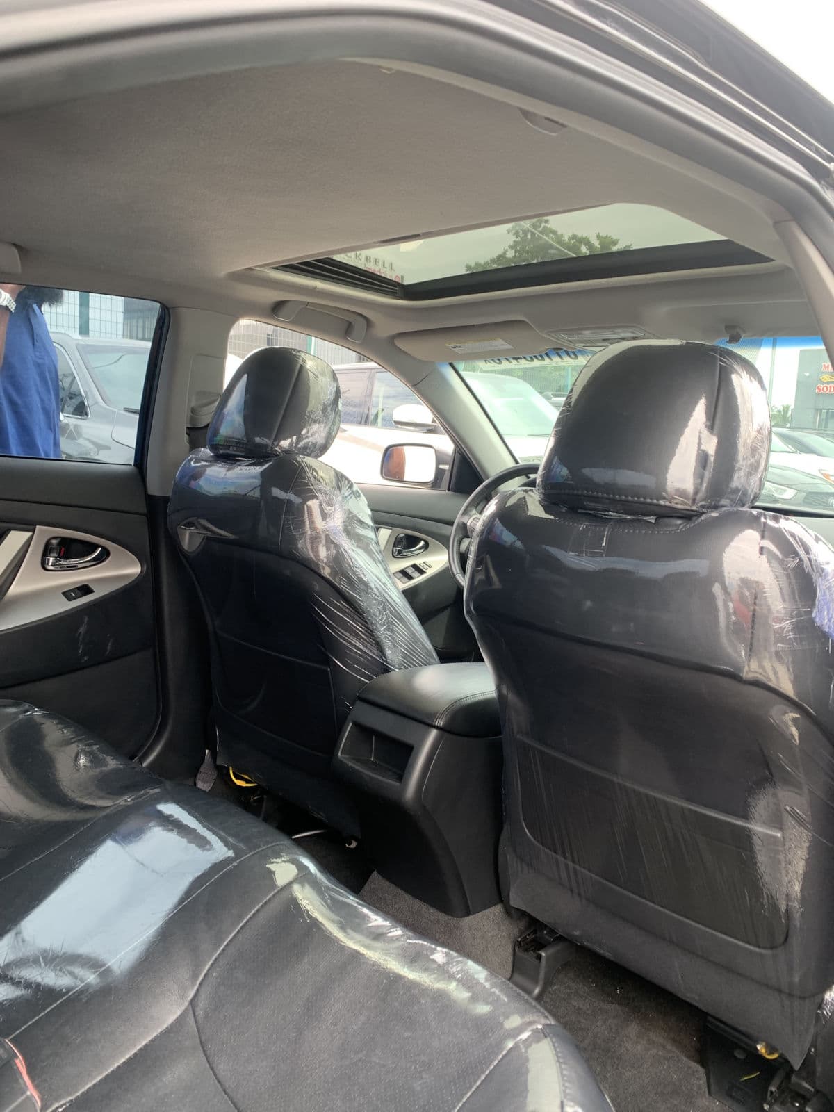2010 Toyota Camry Sedan — photo 6 of 11