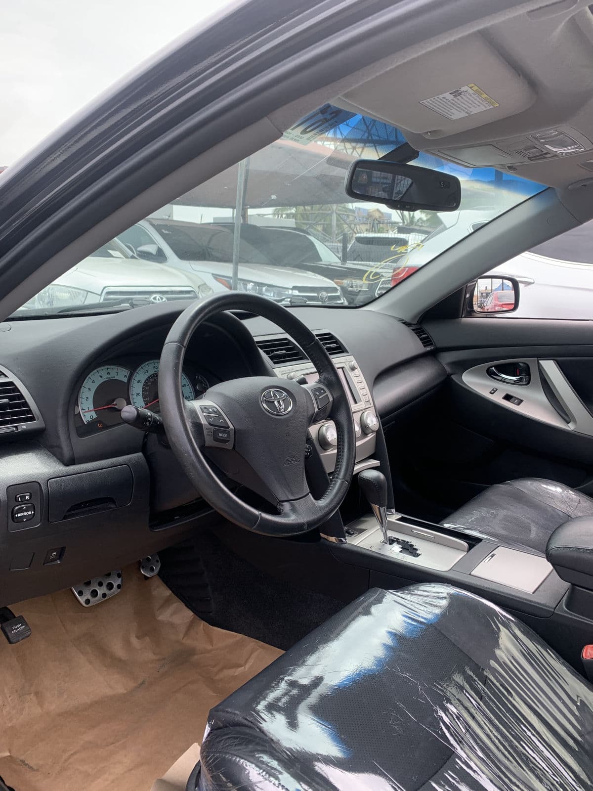 2010 Toyota Camry Sedan — photo 8 of 11