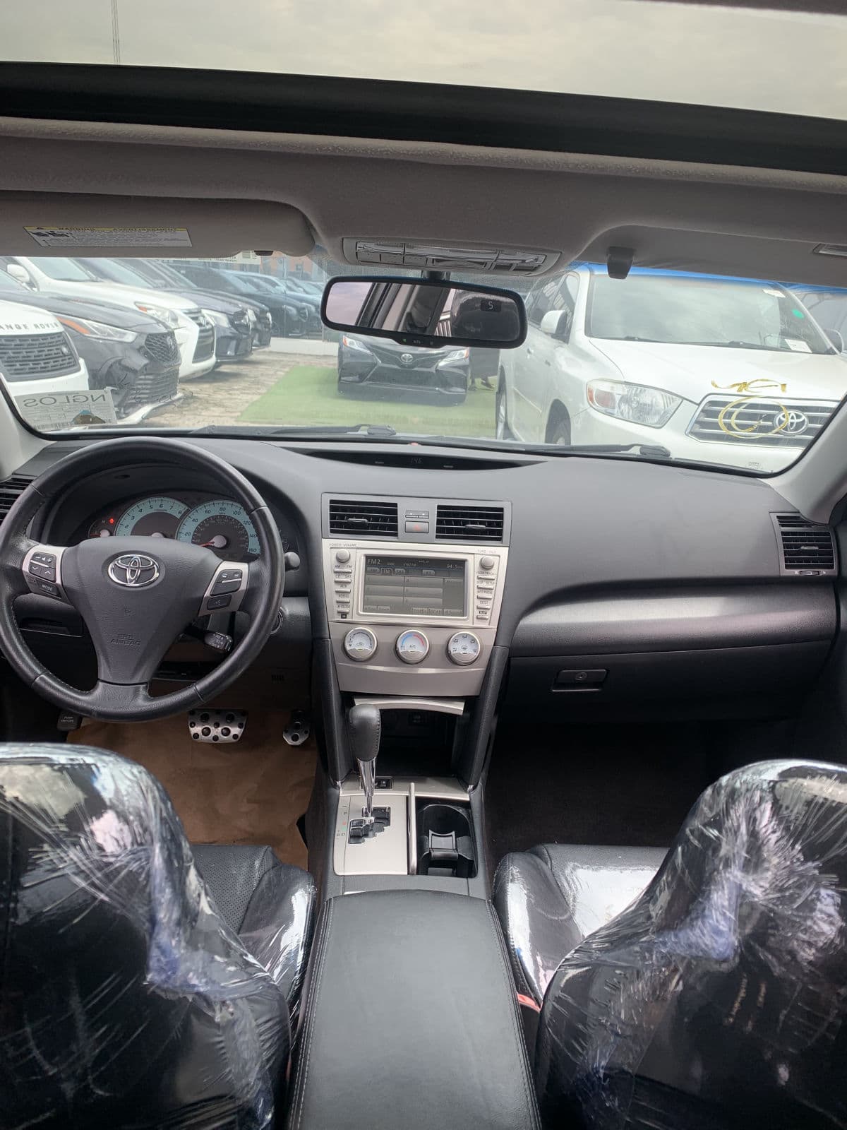 2010 Toyota Camry Sedan — photo 9 of 11