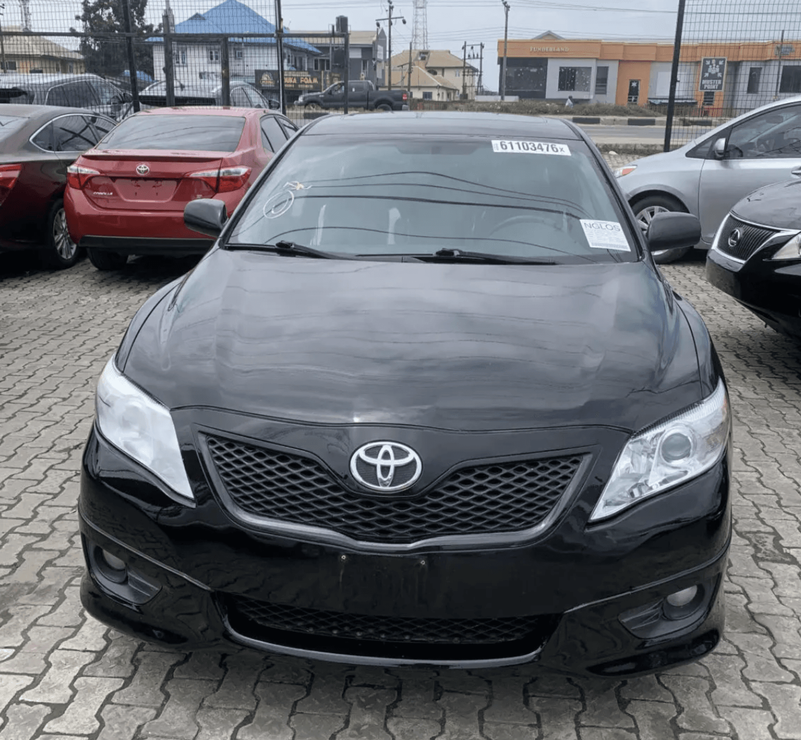 2010 Toyota Camry SE – Accident-Free Foreign Used Automatic Sedan for Sale in Lekki, Lagos