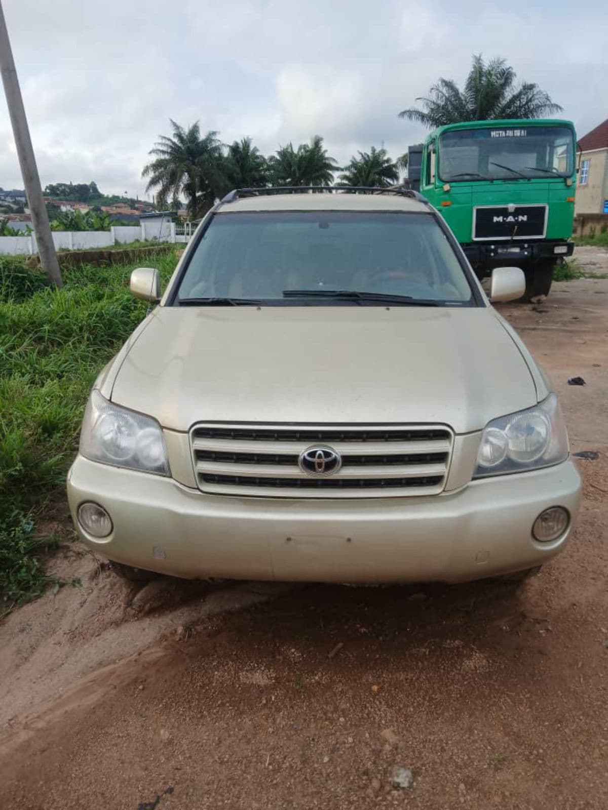 2005 Toyota Highlander SUV — photo 2 of 8