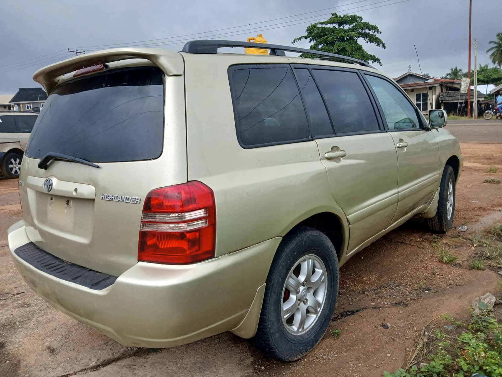 2005 Toyota Highlander SUV — photo 4 of 8