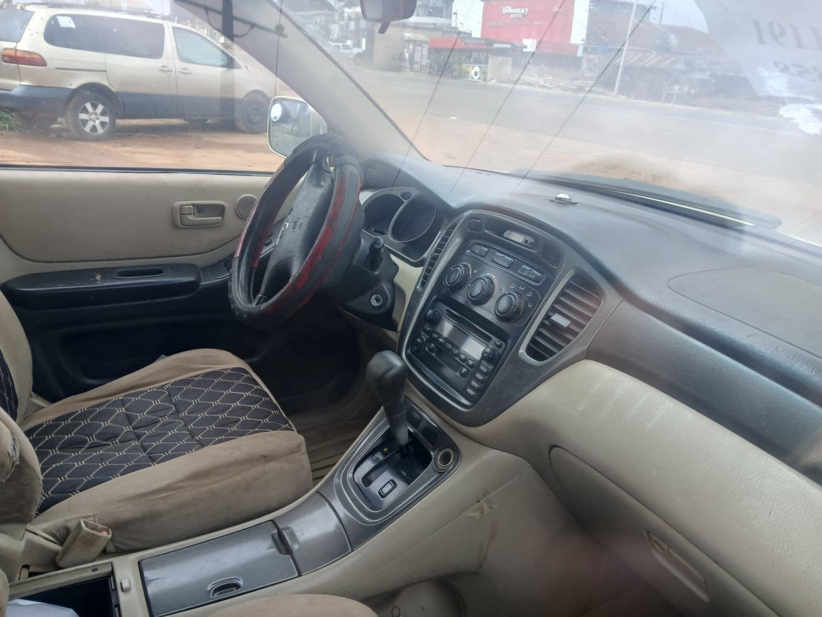 2005 Toyota Highlander SUV — photo 5 of 8