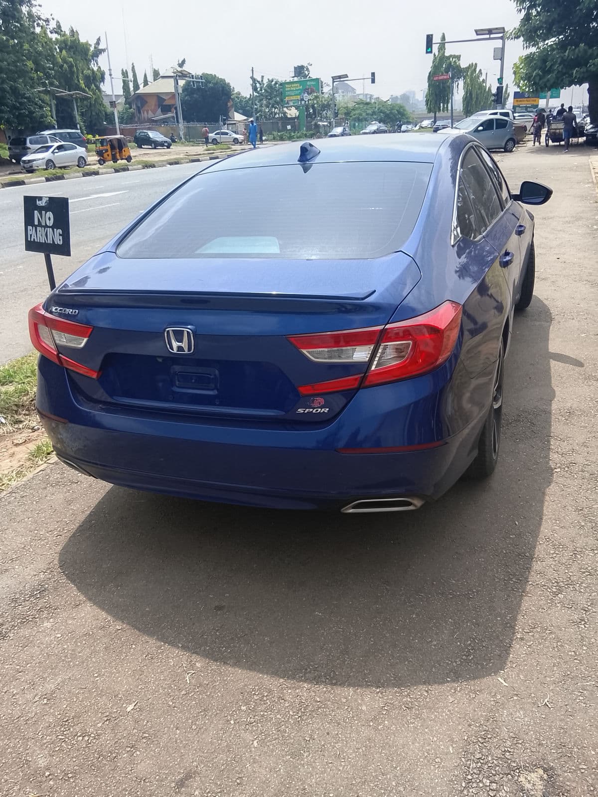 2018 Honda Accord Sedan — photo 2 of 11