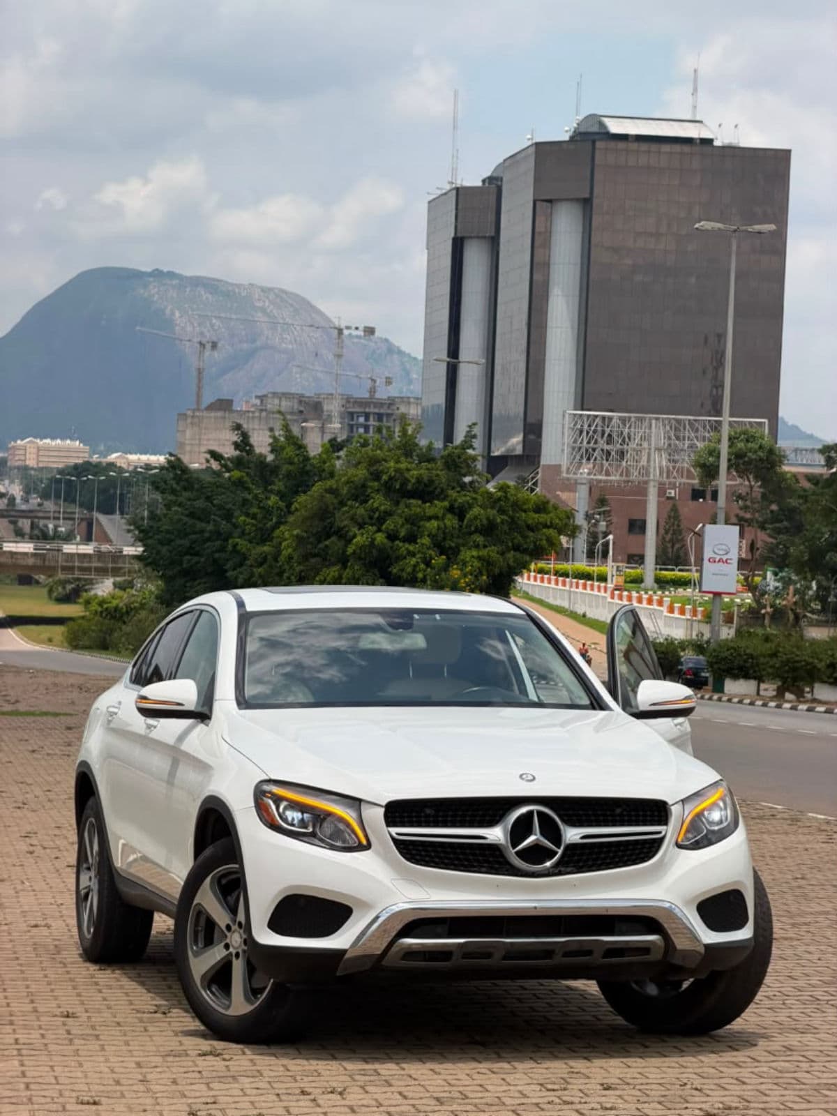 2017 Mercedes-Benz GLC Coupe — photo 2 of 5