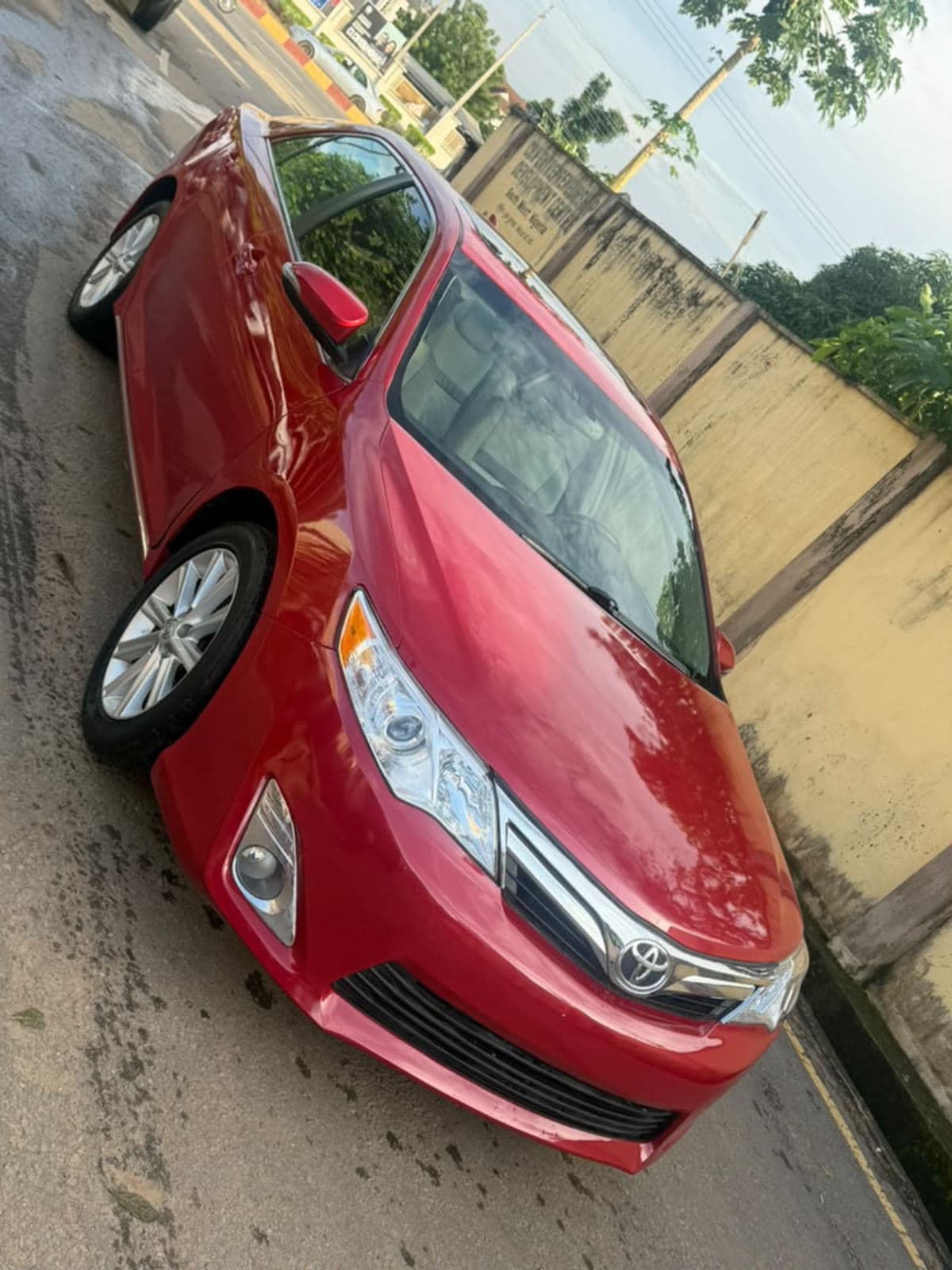 2013 Toyota Camry Sedan — photo 2 of 9
