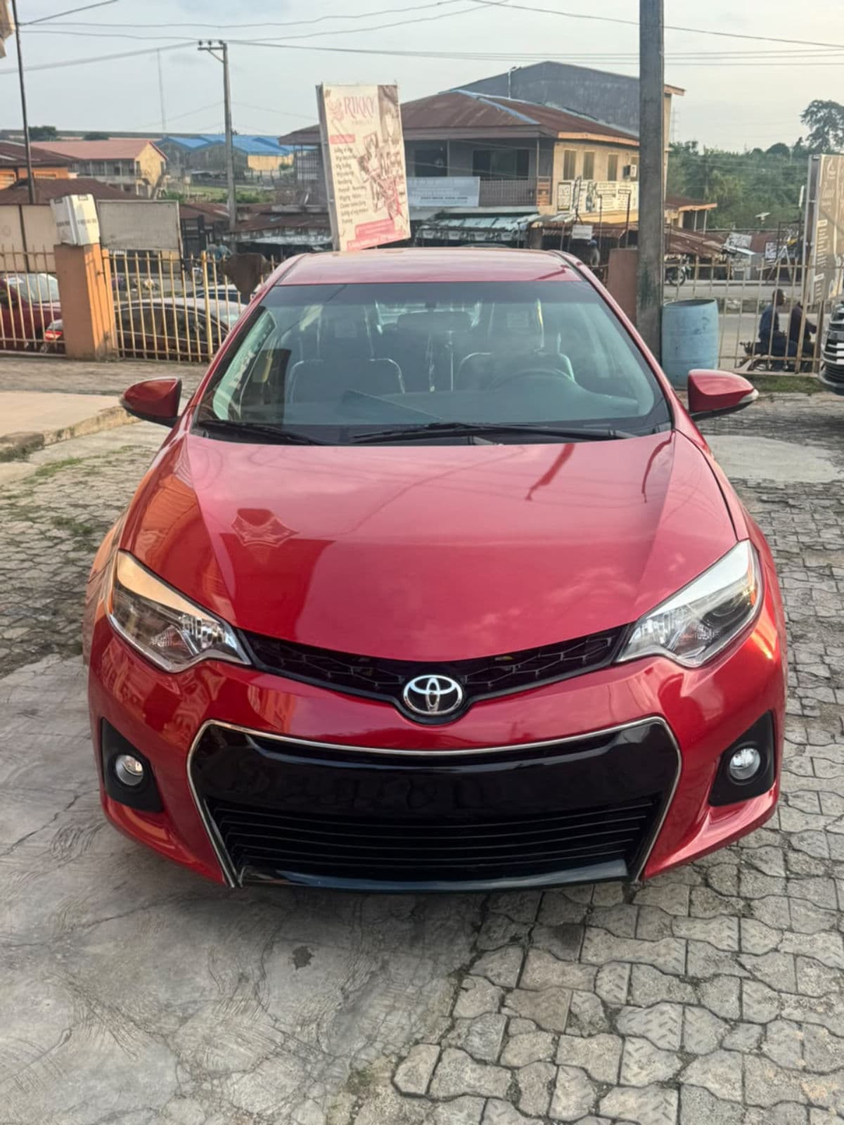 2014 Toyota Corolla Sedan — photo 2 of 11
