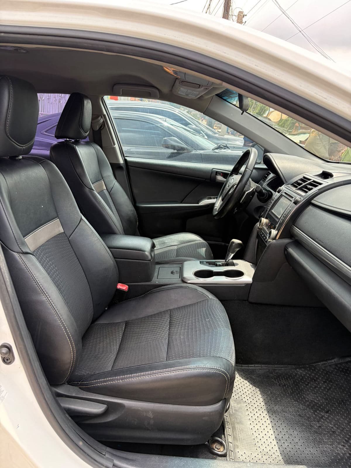 2013 Toyota Camry Sedan — photo 6 of 9