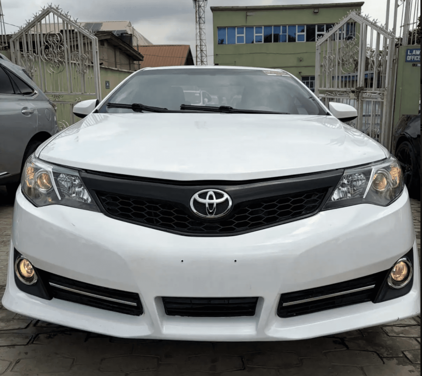 2013 Toyota Camry SE Automatic Sedan – Foreign Used (Tokunbo) for Sale in Ifako-Ijaiye, Lagos